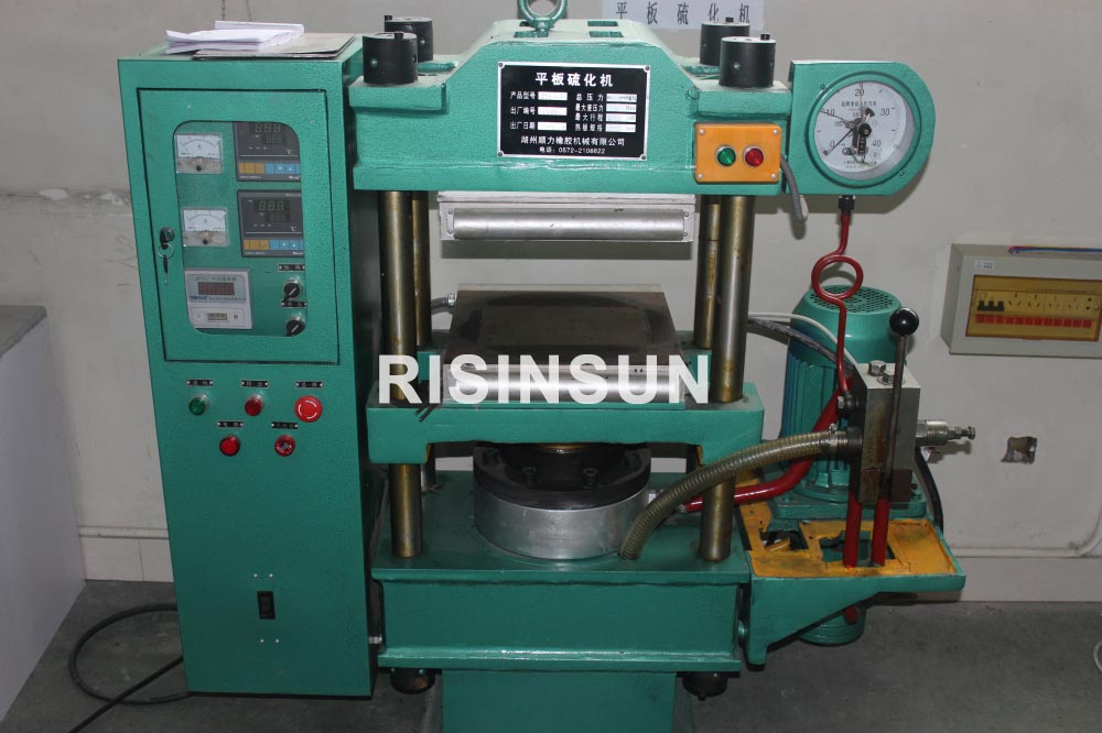 Plate-vulcanizing-machine